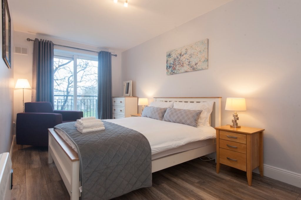 Image of a Dwellworks corporate housing bedroom