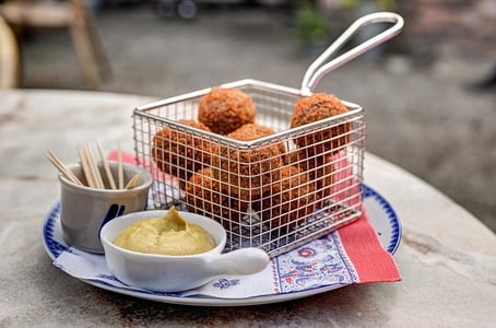 Bitterballen Basket - Foods in the Netherlands