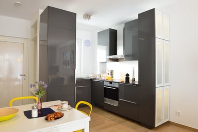 Image of a Dwellworks corporate housing kitchen