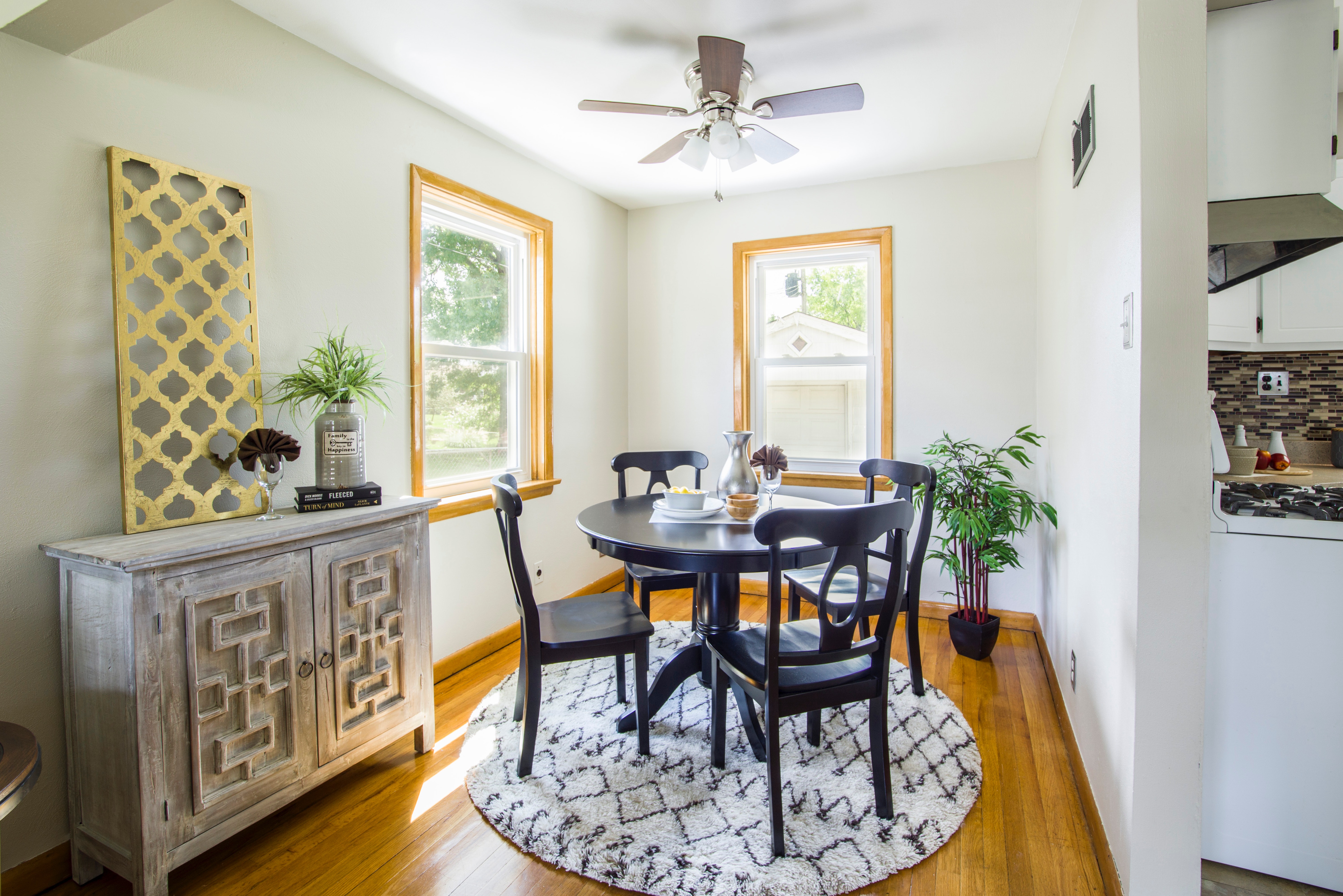 Image of a dining area in a Chinese apartment