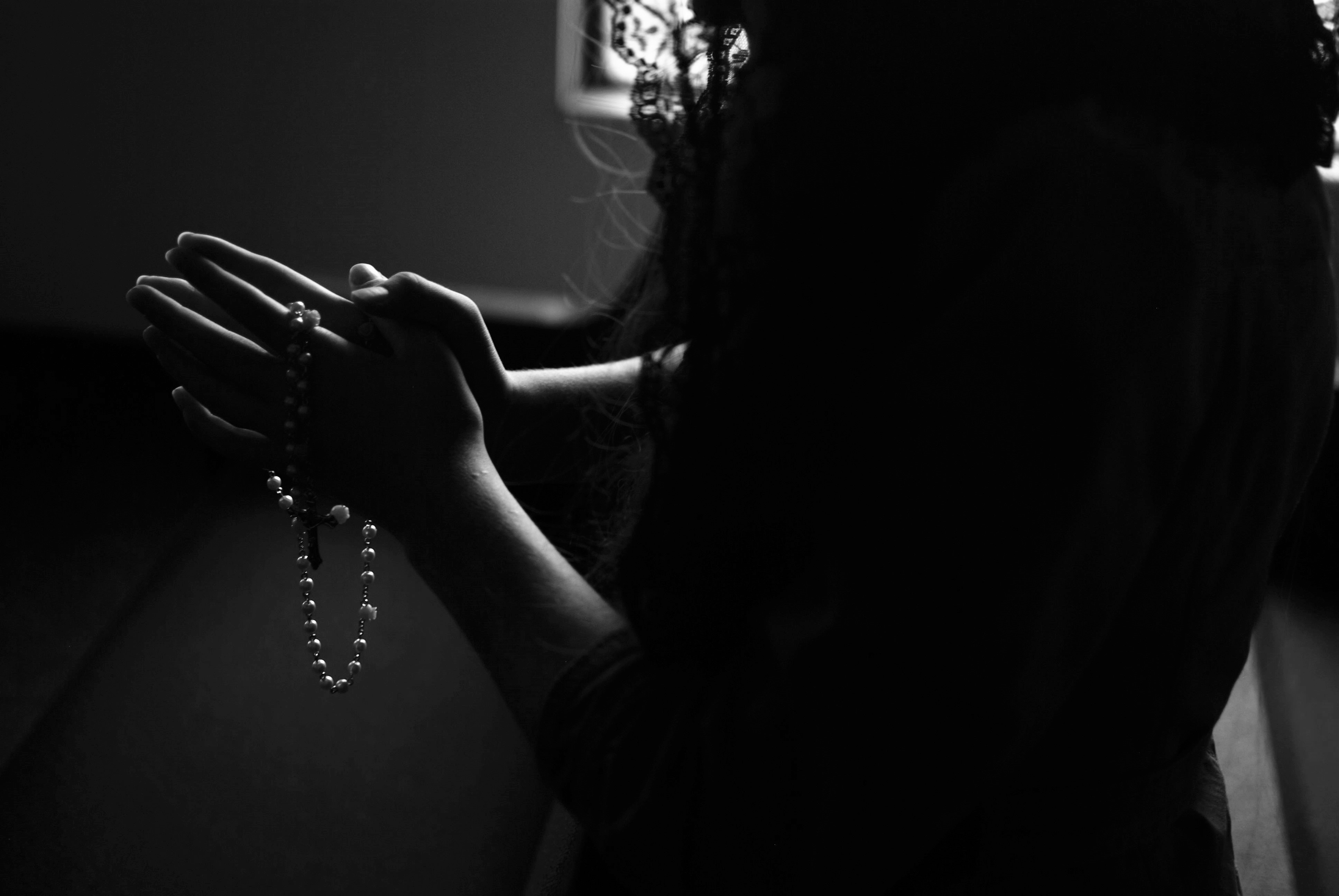 Image of a woman praying in Mexico on Good Friday