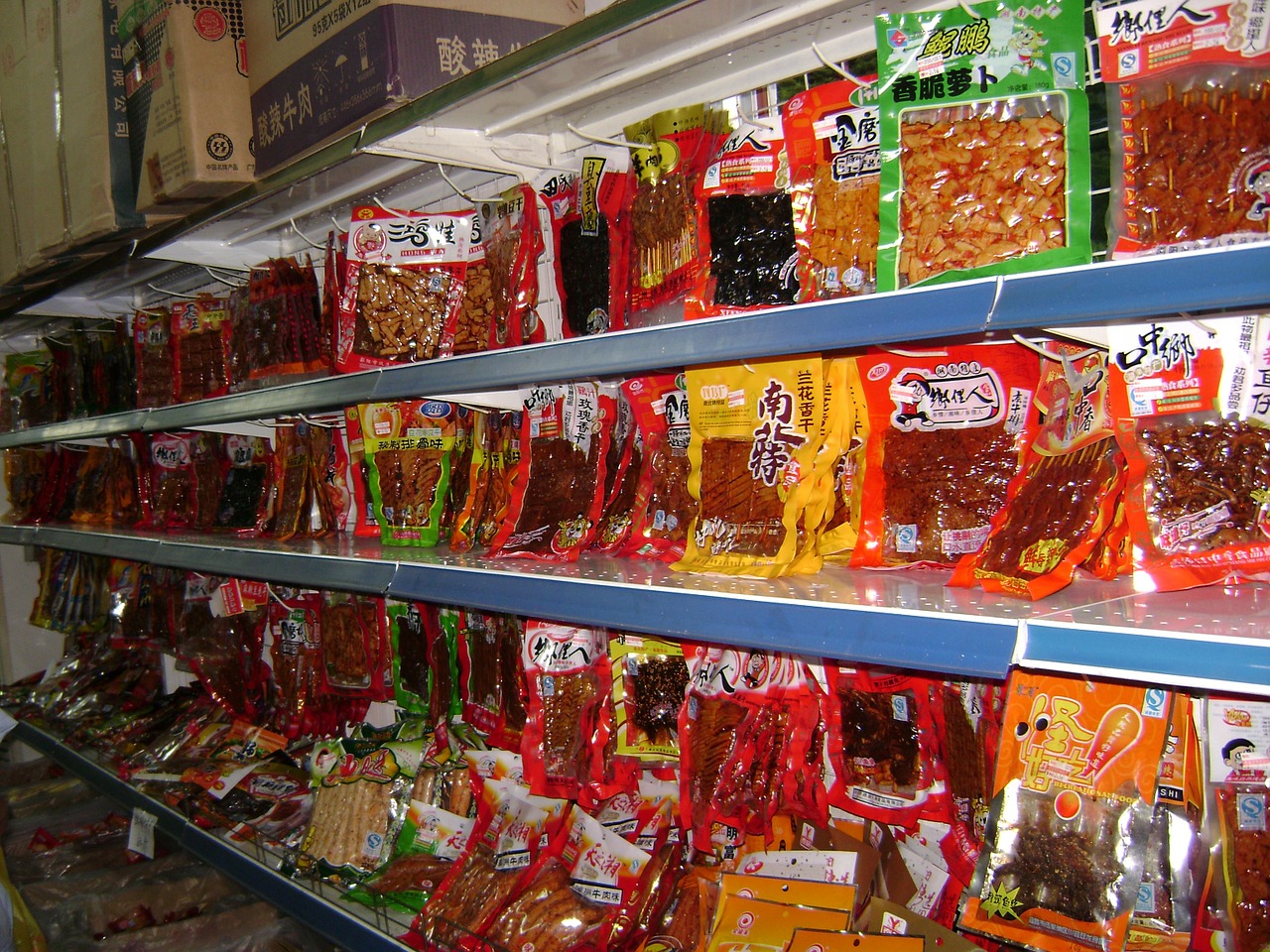 Image of grocery store shelves in China 