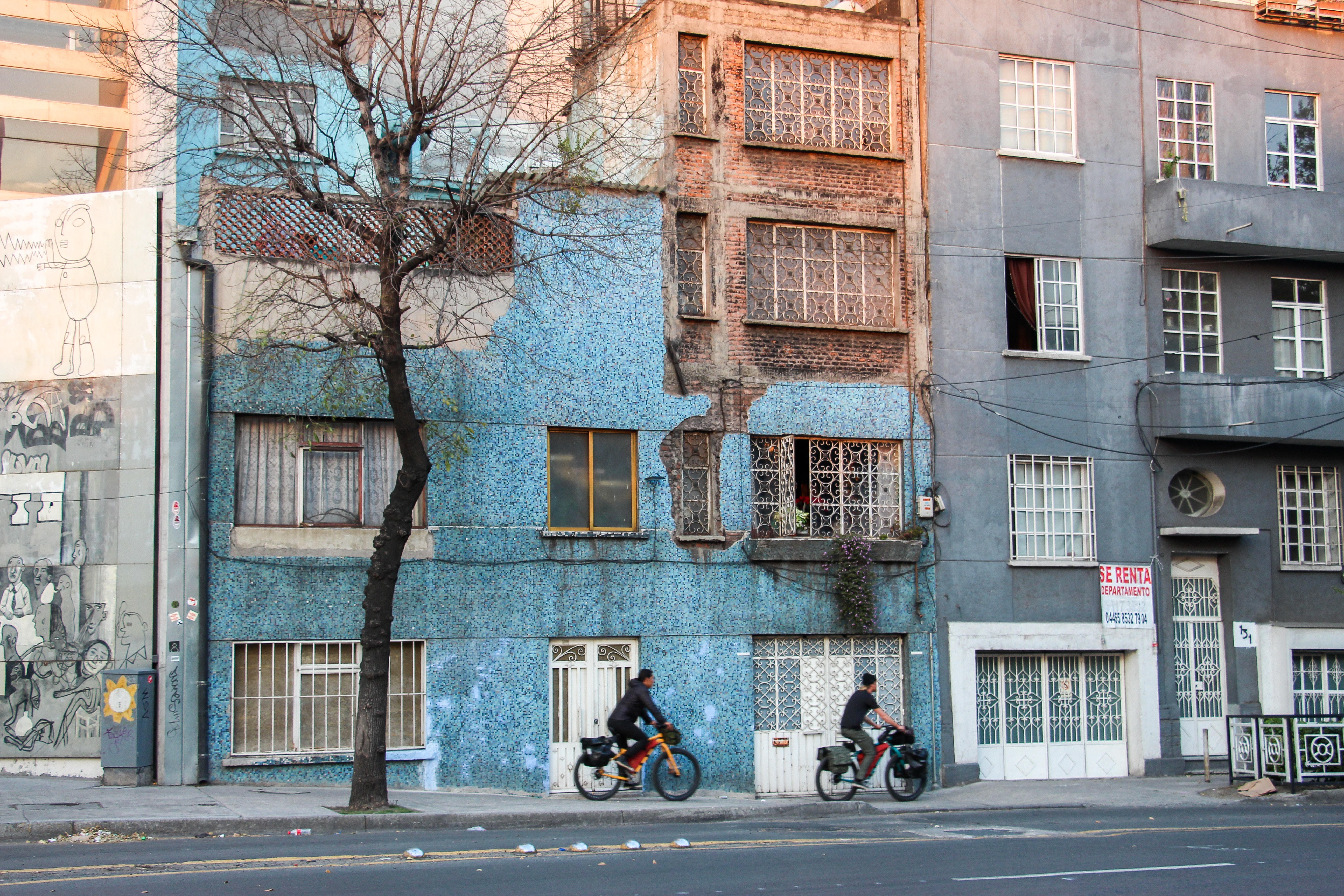 Image of motorcyclists in Mexico City