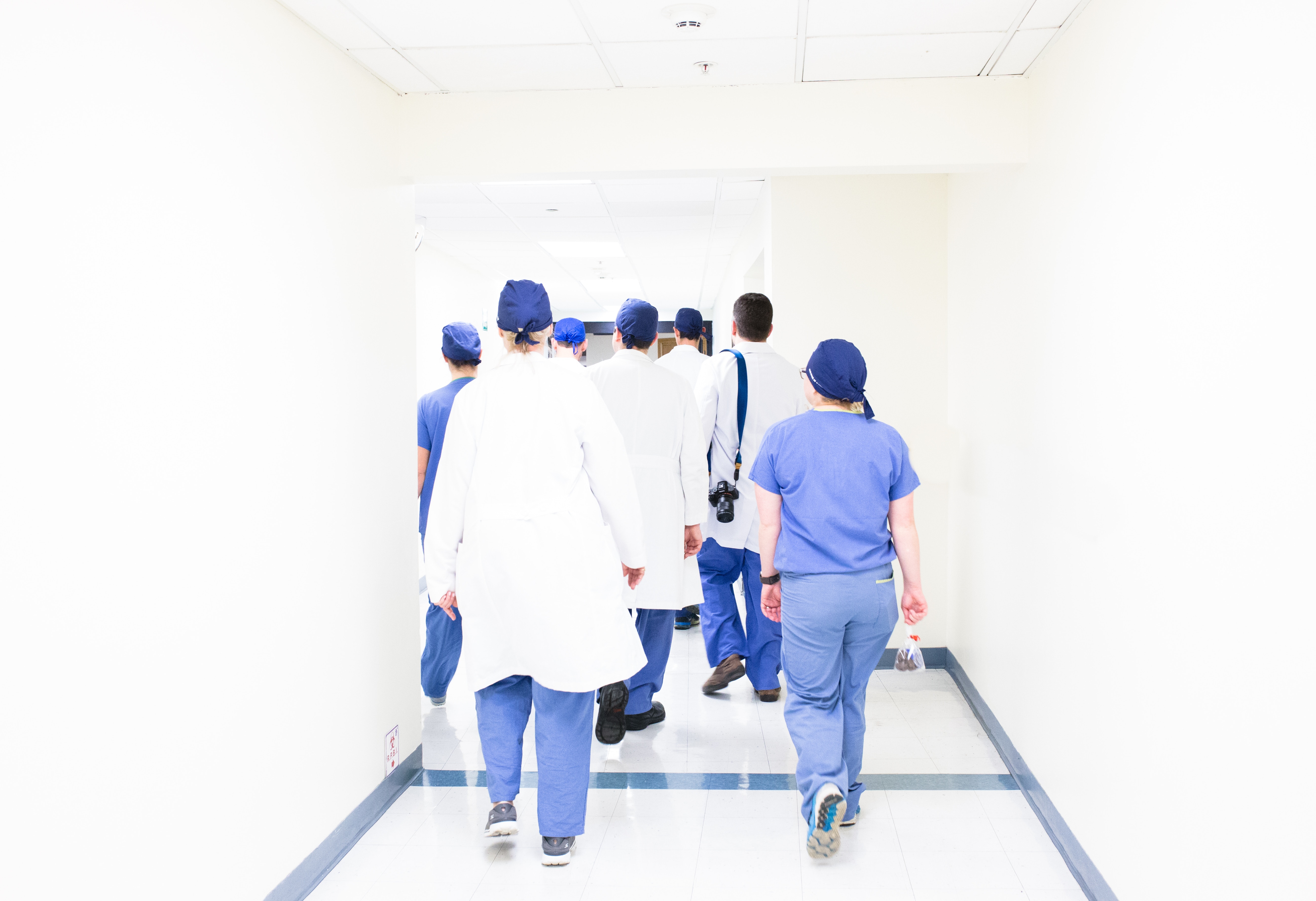 Image of a medical team walking in a hospital 