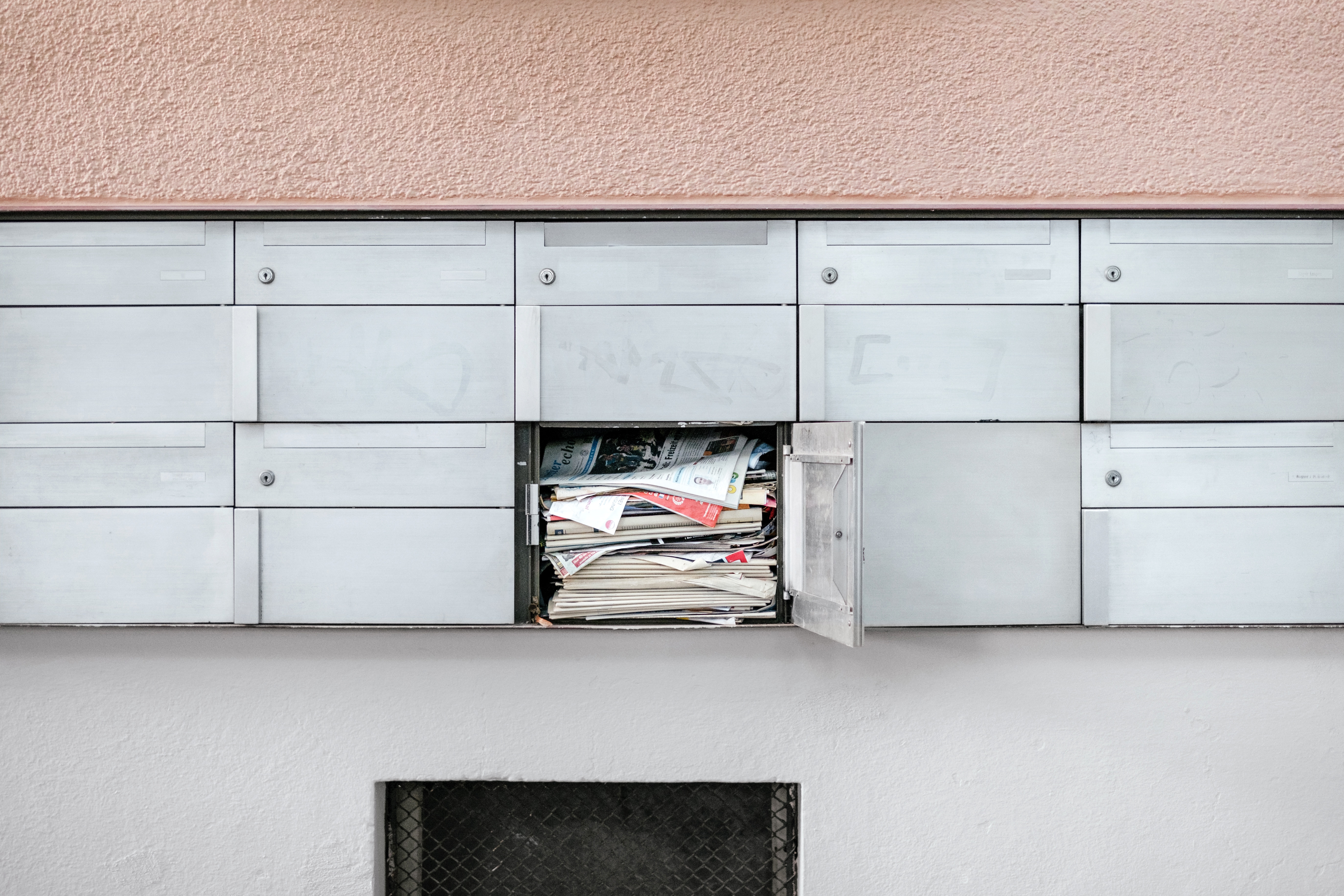 Image of a mailbox filled with mail