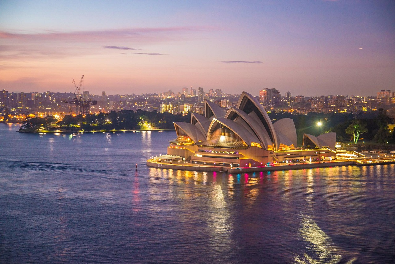 Image of the Sydney skyline at dusk 