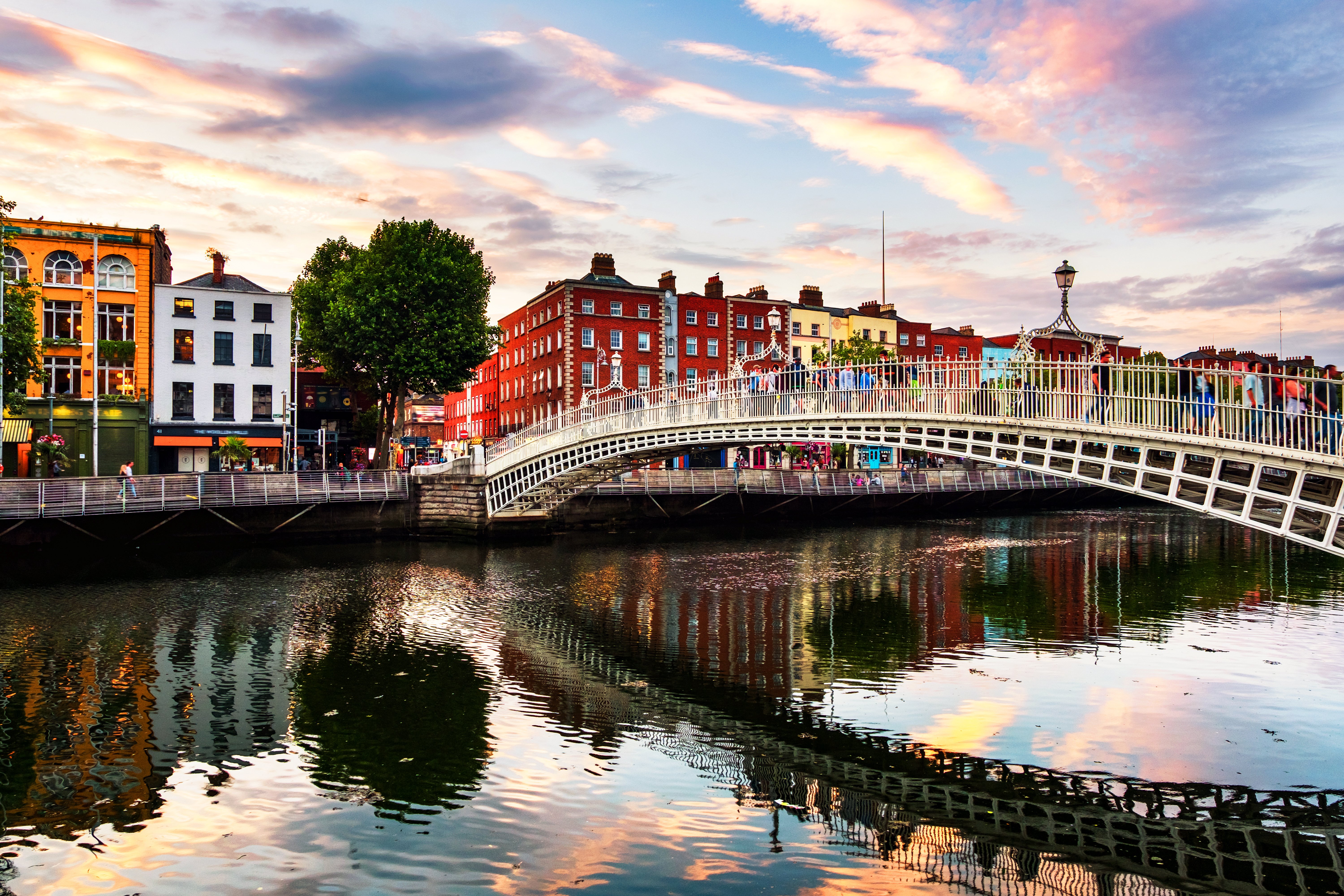  The HaPenny Bridge in Dublin, Ireland